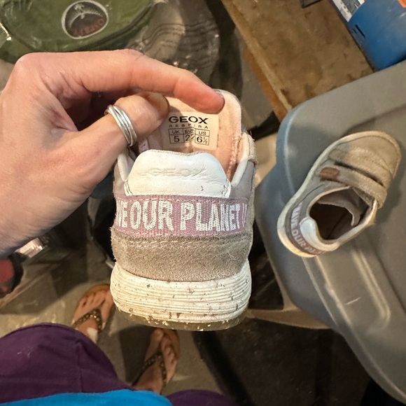 Adorable eco friendly Geox toddler sneakers “save our planet” on heels - Picture 5 of 7